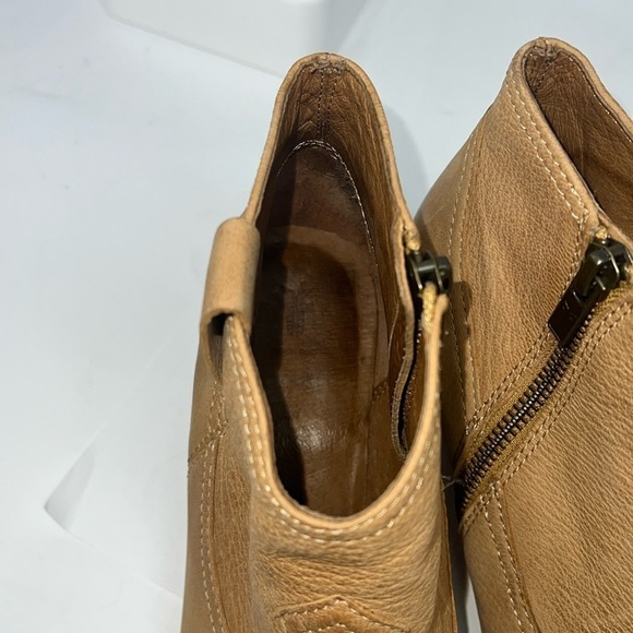 Frye Sz 8 Amado Wedge Zip Bootie Antiqued Tan Leather - Picture 9 of 12
